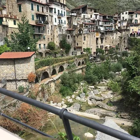 Bel Lumineux Joyeux Spacieux, Vue